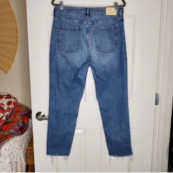 Everlane Blue Curvy Cheeky High Rise Distressed Straight Leg Jeans - Picture 5 of 10